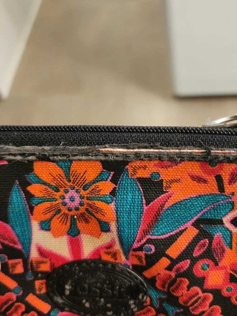 Fossil Key-Per Floral Print Coated Canvas Wristlet Wallet (Peeling, Fair Cond)